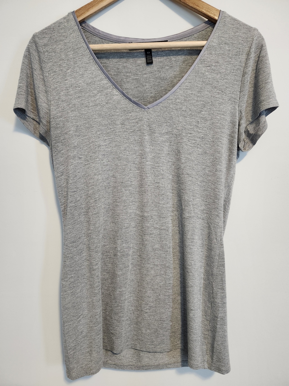 Gray V Neck Tee Size Extra Small XS Long Covers